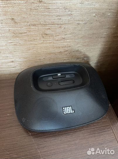 Зарядная станция JBL (iPhone)