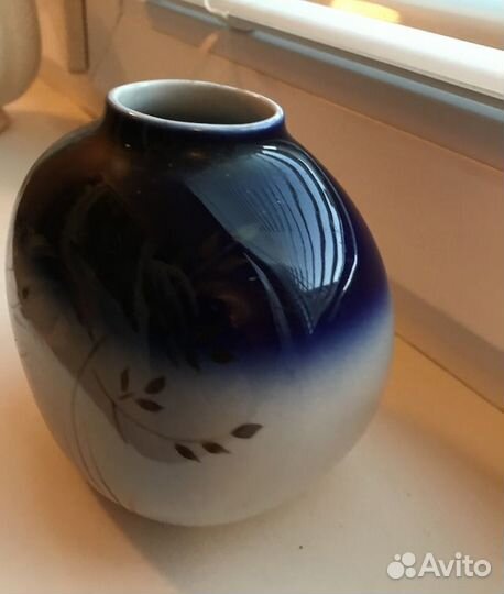 Фарфоровая вазочка 70-х годов