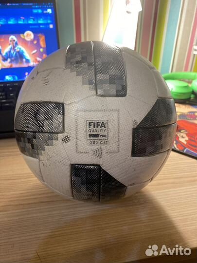 Футбольный мяч adidas telstar fifa 2018