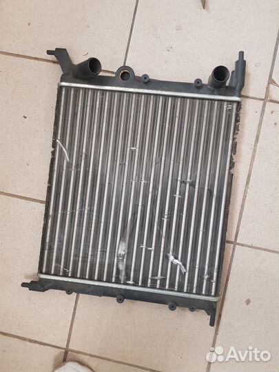 Рено клио 2003 радиатор охлаждения 385х380