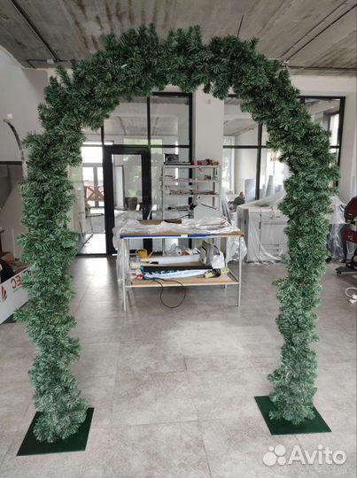 Хвойная арка