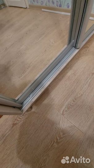 Шкаф купе новый. Зеркало со столом + тумбочка