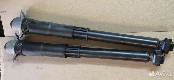 Задний амортизатор Skoda Karoq