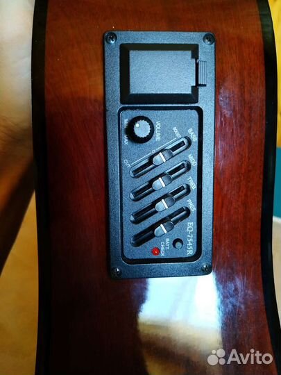 Акустическая гитара