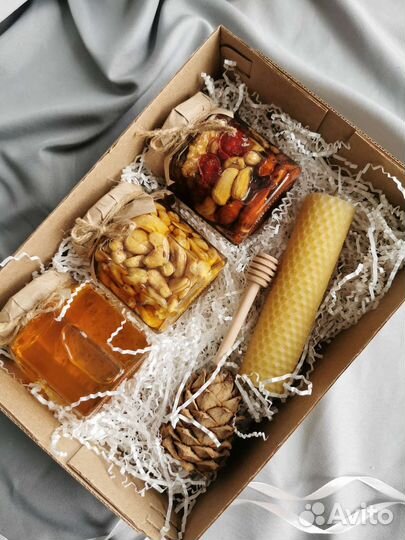 Подарочный набор с мёдом и свечой