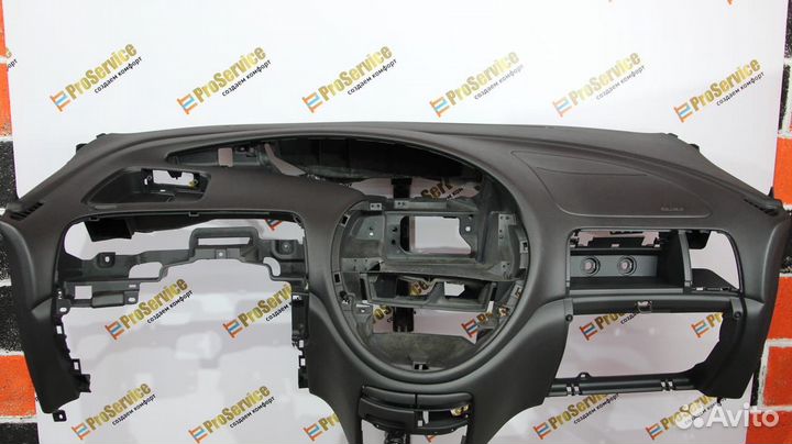 Торпедо Toyota Previa панель приборов