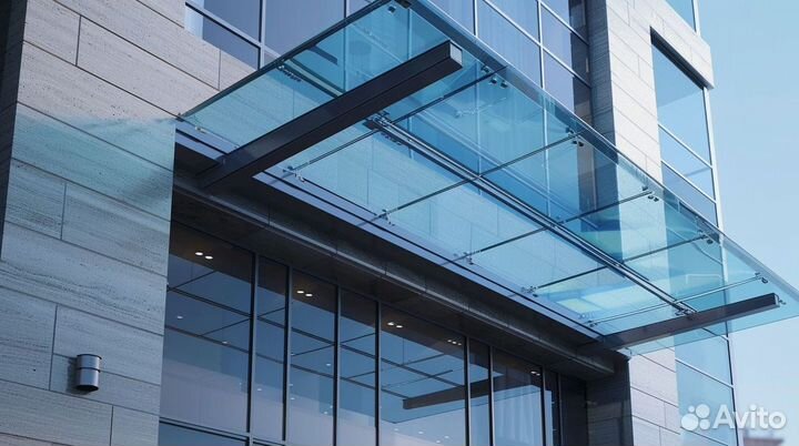 Стеклянный навес над входной группой