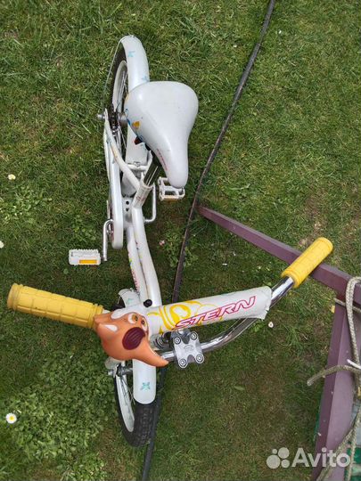 Велосипед детский,от 5 лет.Белый в бабочках.Б/у