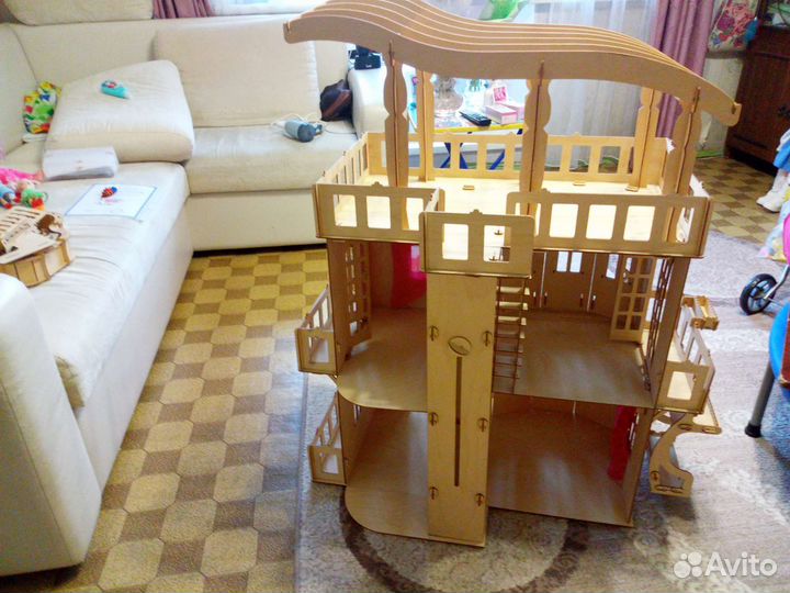 Кукольный домик деревянный