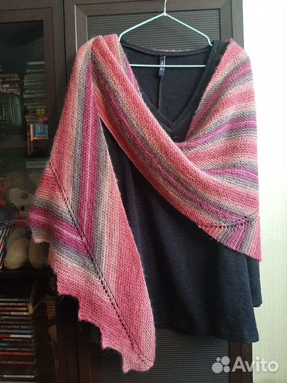 Вязаная шаль (бактус, шарф). Ручная работа