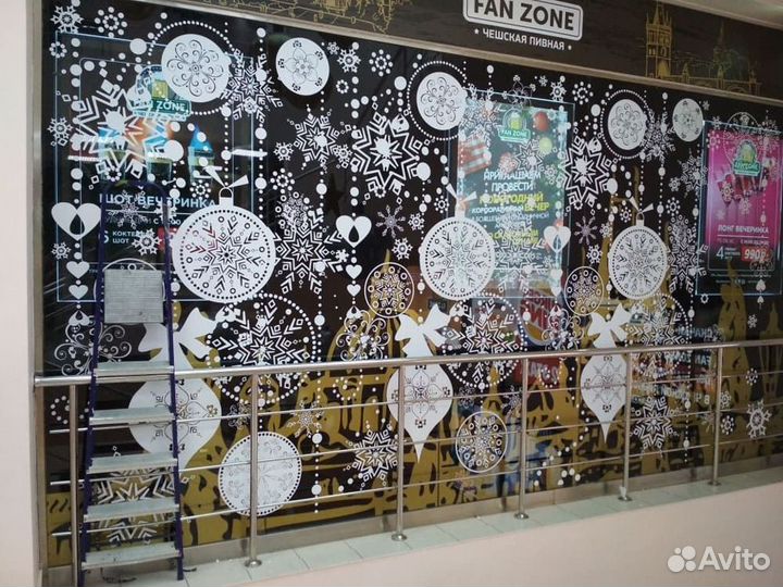 Оформление витрин и окон к Новому году