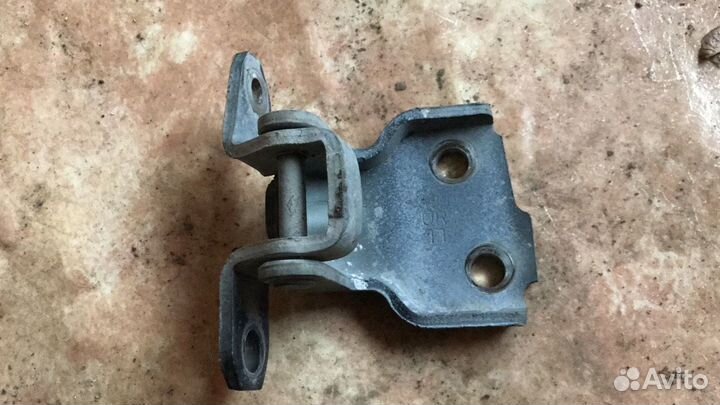 Петля двери передней для Suzuki SX4 2006-2013