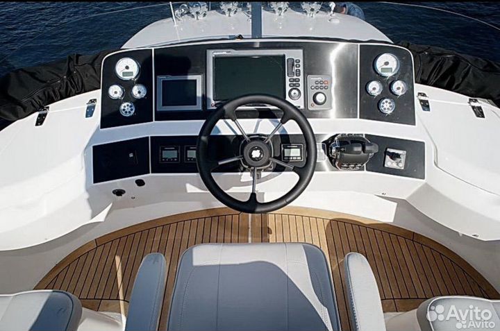 Моторная яхта