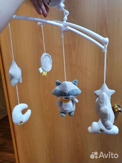 Музыкальный мобиль в кроватку
