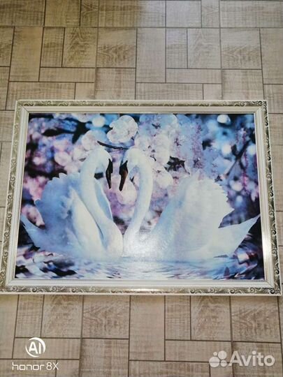 Продам картину лебедь