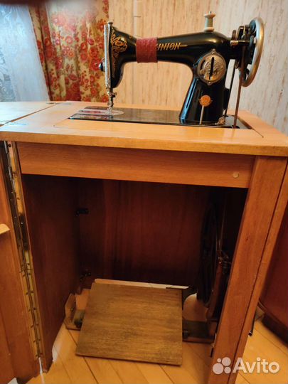 Винтажная швейная машинка Union