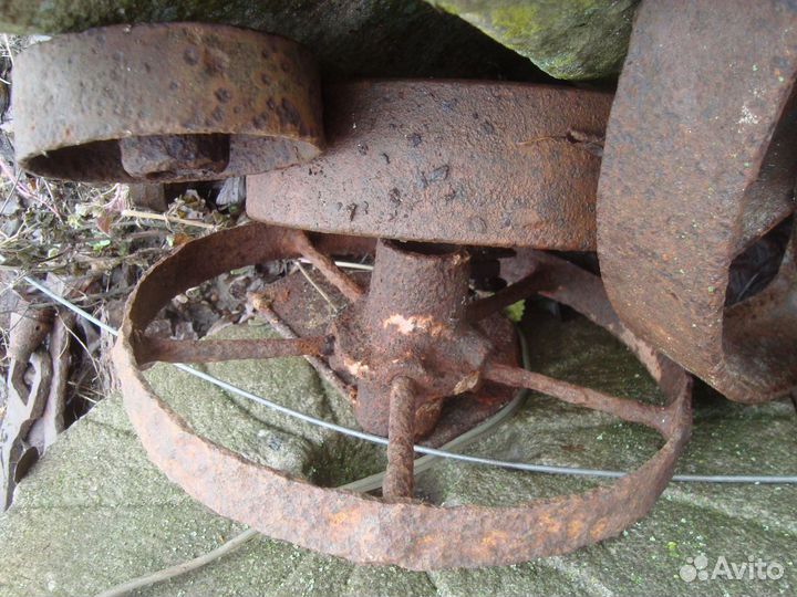 Железные старинные колёса для ландшафного дизана