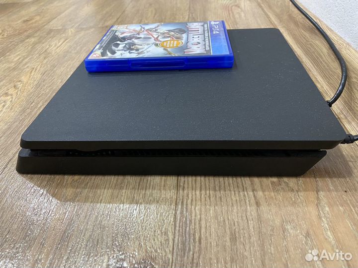 Sony PS4 1 tb + 2 геймпада + 3 игры на двоих