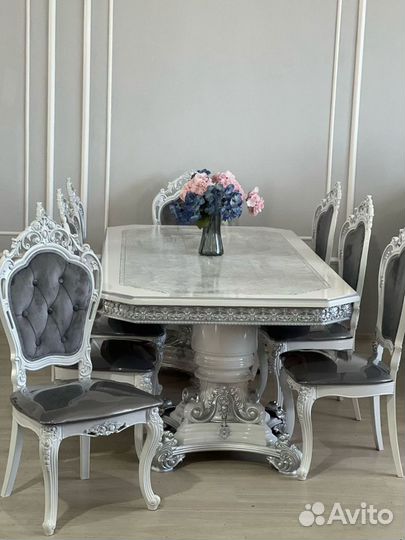 Столы и стулья