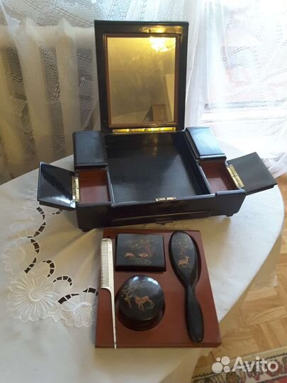 Старинная Шкатулка для украшений (чёрный лак)