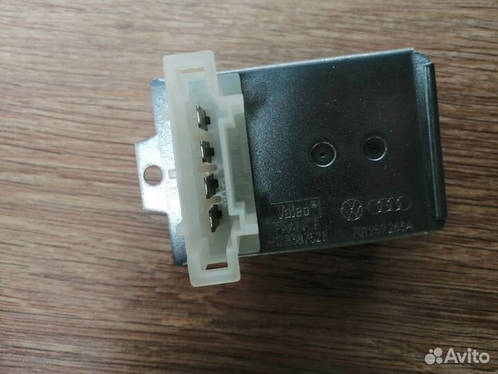 Резистор отопителя VW 701959263A