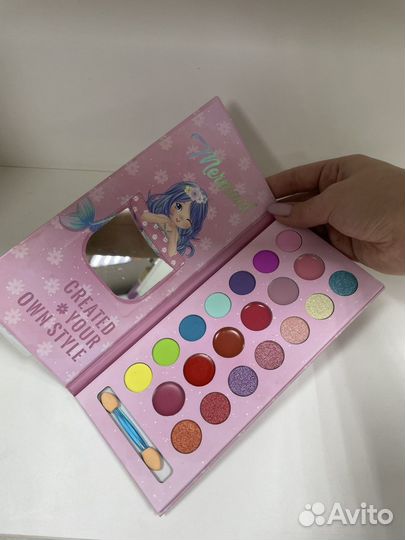 Детская косметика в чемодане