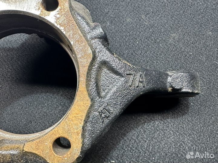 Поворотный кулак левый Lexus ES7