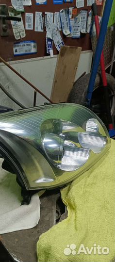 Фары на toyota avensis 250