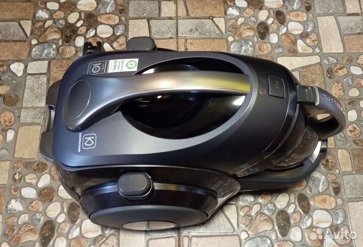 Пылесос LG Kompressor VC83209uhav