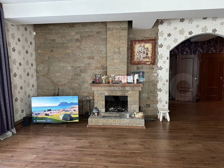 Дом 349 м² на участке 9 сот.