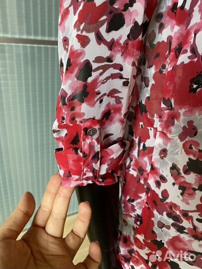 Красивая блуза с красными цветами Gina Benotti S