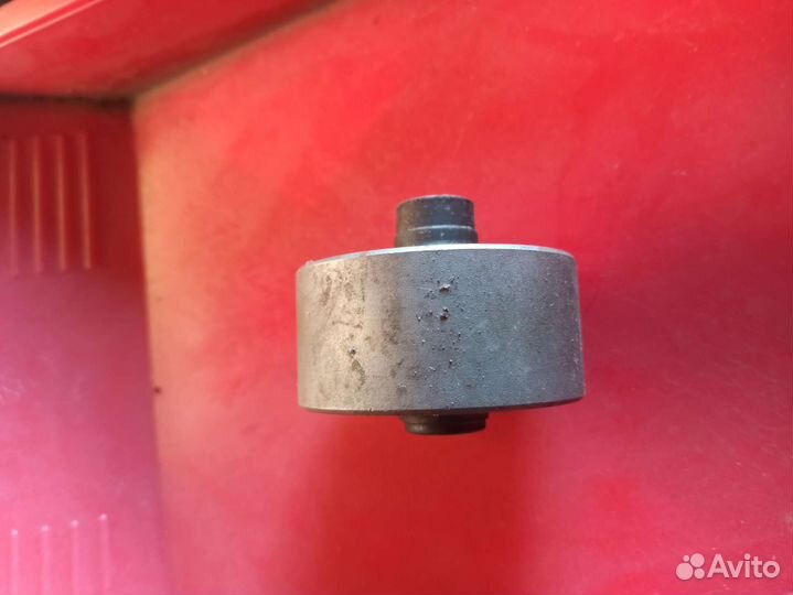Сайлентблок задней подушки двигателя