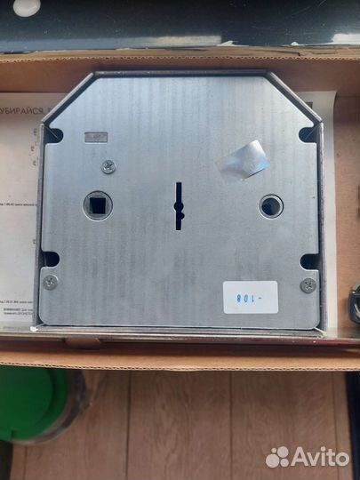 Замок дверной