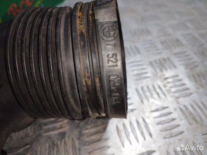 Патрубок воздушного фильтра Bmw E60