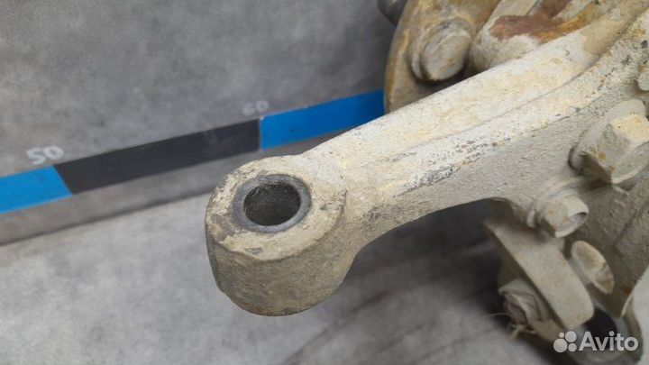 Кулак поворотный передний правый Mitsubishi L200 4