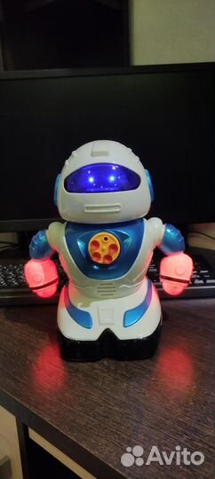 Интерактивный робот-игрушка
