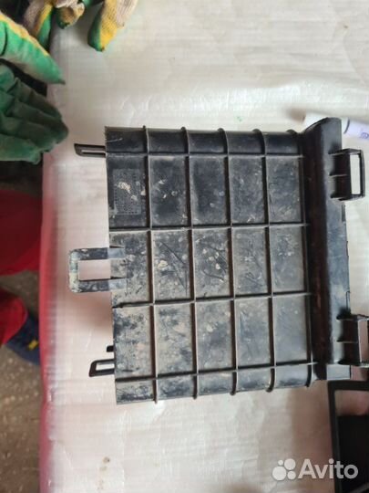 Крепление аккумулятора Volkswagen Touran 2006