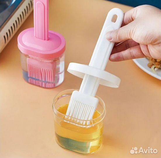 Емкость с силиконовой кисточкой, с крышкой.оптом
