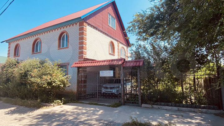 Коттедж 220 м² на участке 10 сот.