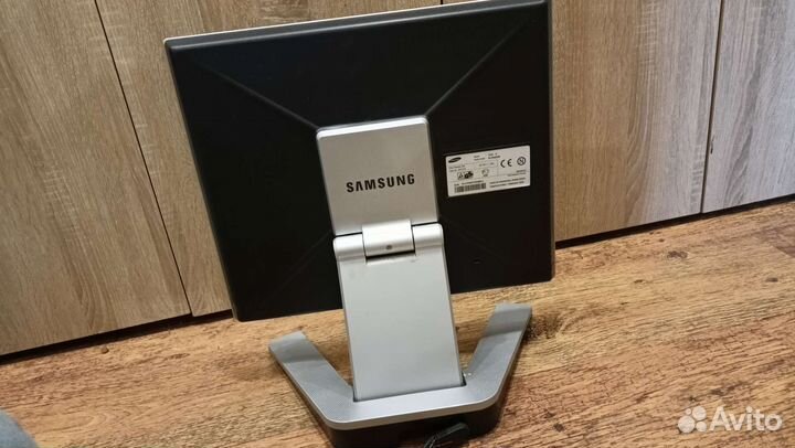 Монитор Samsung SyncMaster 721S