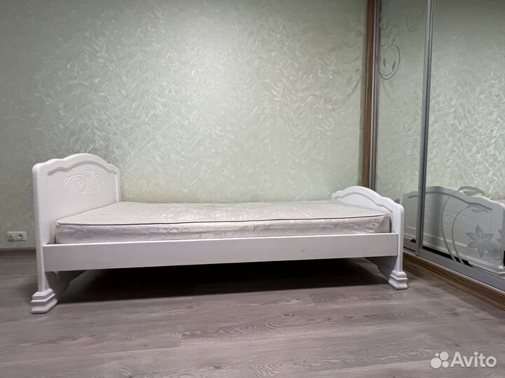 Кровать с матрасом(900*2000)