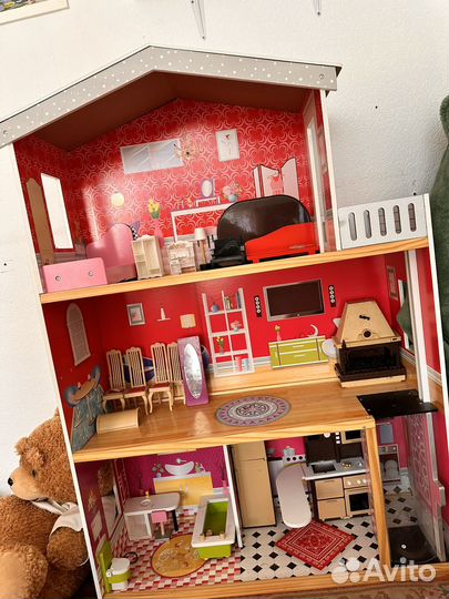 Домик кукольный с мебелью