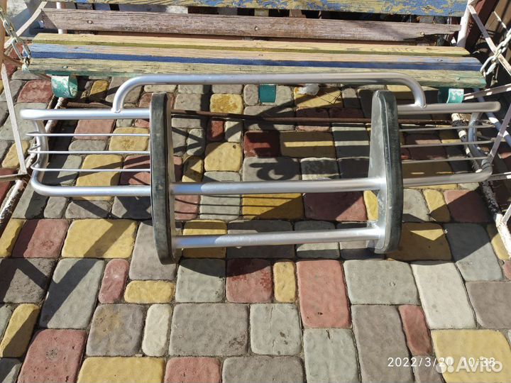 Продам кенгурятник на ниву