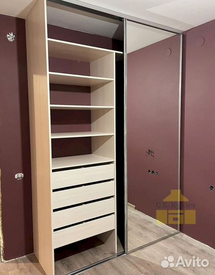 Шкаф с зеркалом