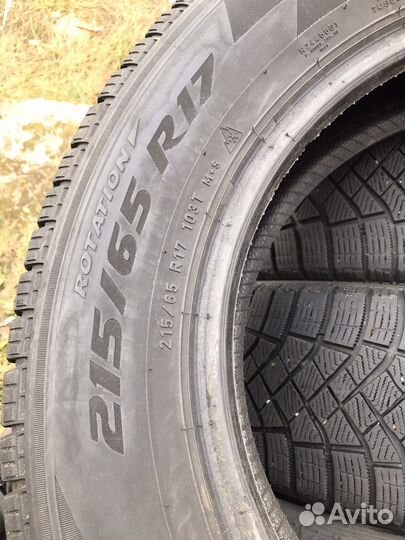 Pirelli Ice Zero FR 215/65 R17