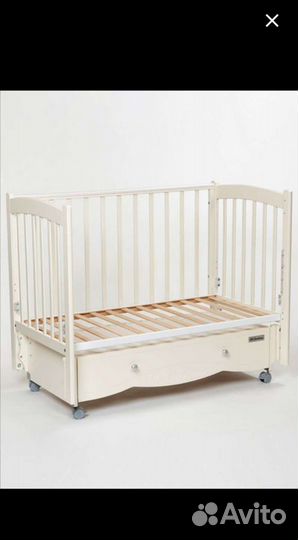 Детская кроватка с универсальным маятником и ящико