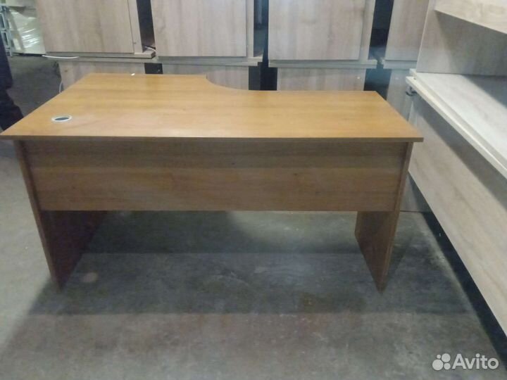 Стол офисный угловой