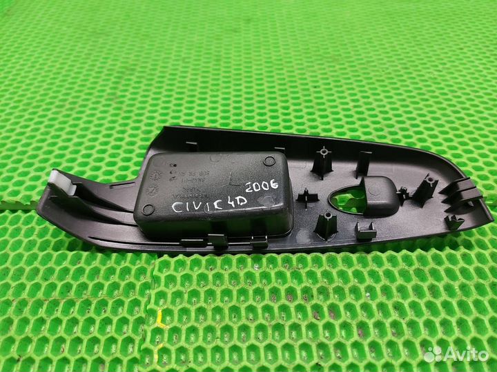 Накладка двери передняя правая Honda Civic 4D 2006