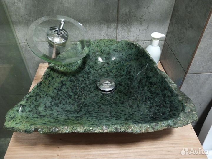 Раковина из природного камня хибинит