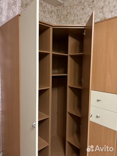 Угловой шкаф